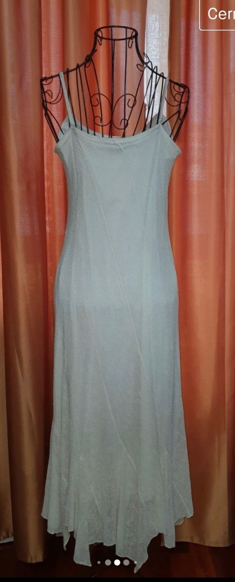 Vestido con bajo picos, de Claudie Noell