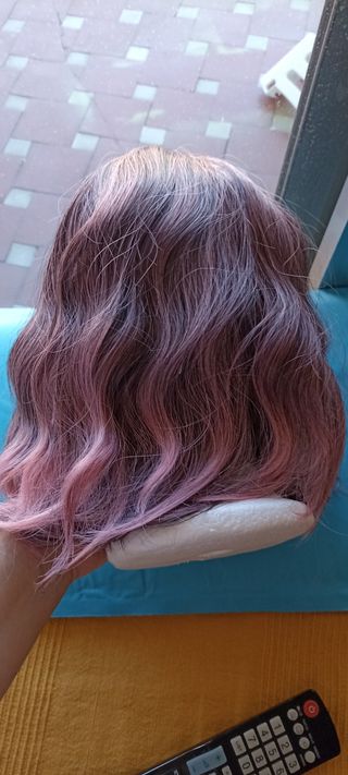 Peluca corta rosa y negra