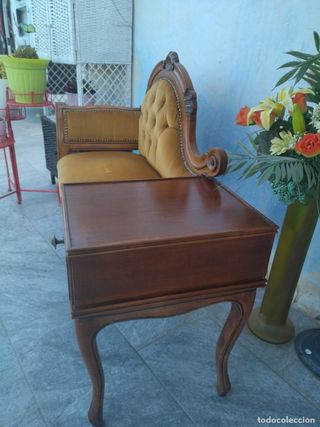 Antiguo sofá con mesa para teléfono,Isabelino