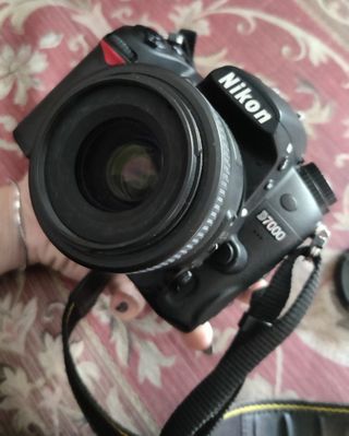 Nikon D7000 con 35mm F1.8 y flash