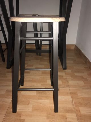 Mesa plegable con taburetes