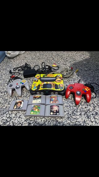 nintendo 64 con los cables, dos mandos y 5 juegos