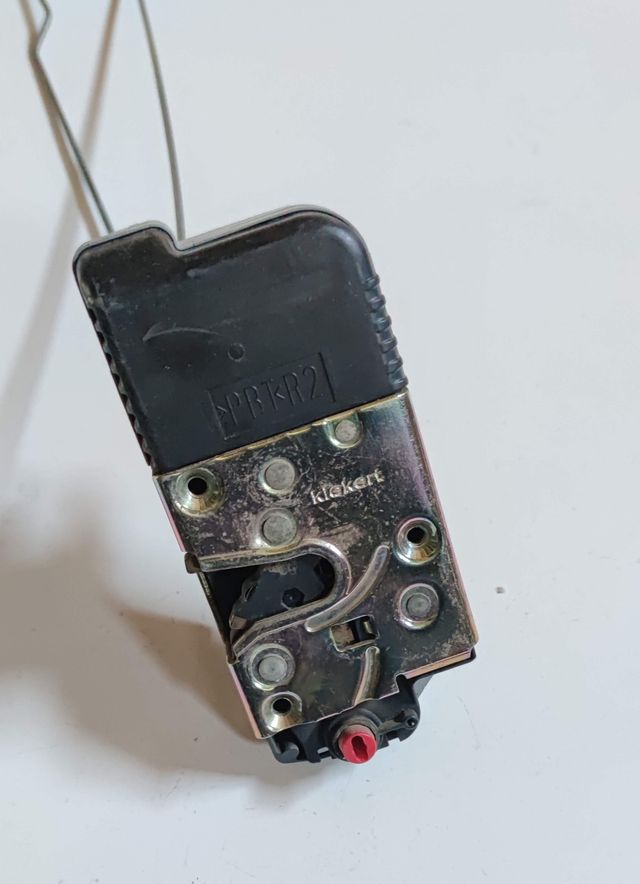 Cerradura de puerta trasera derecha Peugeot 306