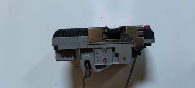 Cerradura de puerta trasera derecha Peugeot 306