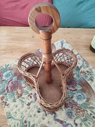 Botellero de mimbre para la mesa