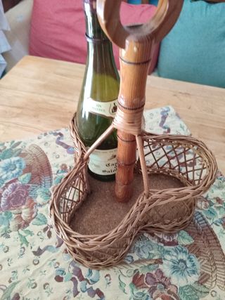 Botellero de mimbre para la mesa
