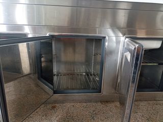 Nevera con parte superior para ingredientes