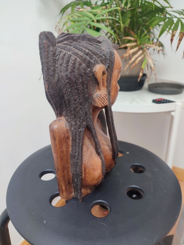 Busto femminile in Africa