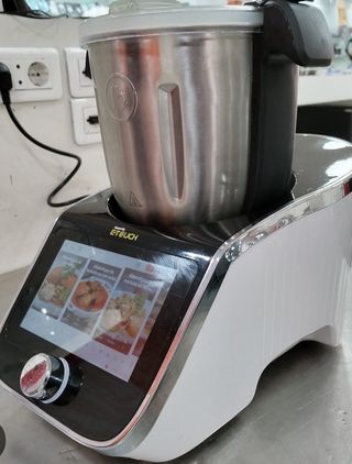 Robot de cocina   precioso diseño. gran pantalla  