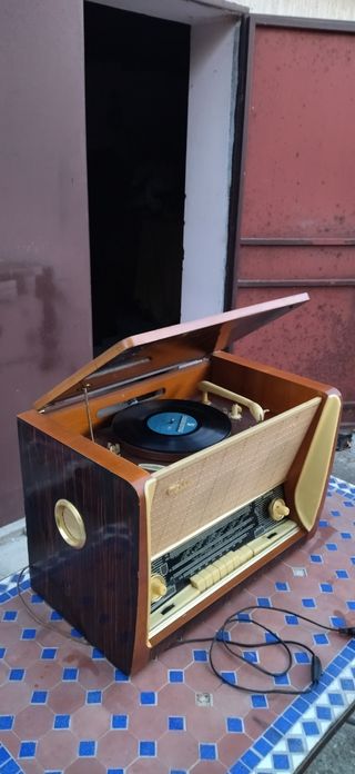 Radio Latvia antigua de valvulas