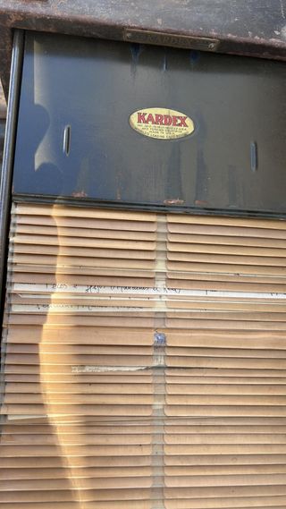 Archivador kardex metálico de 8 bandejas