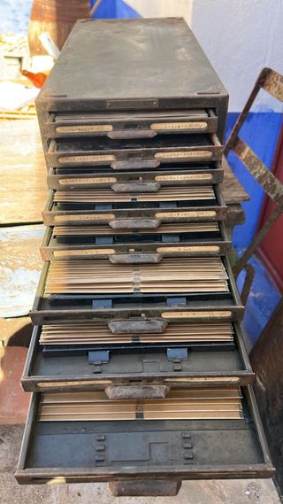 Archivador kardex metálico de 8 bandejas