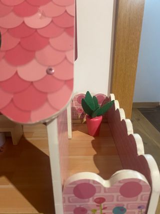 Casita de muñecas de madera