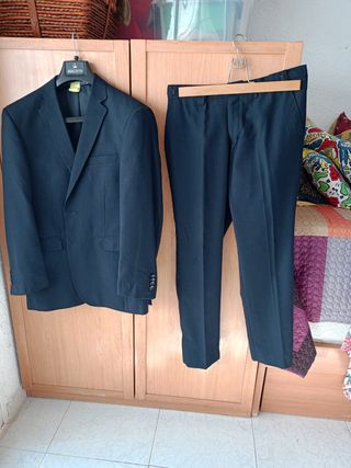 Traje azul marino