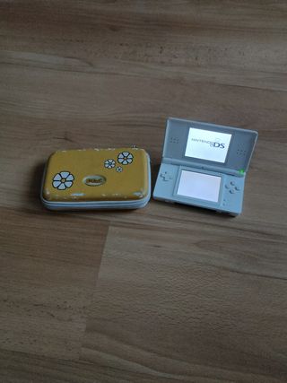Nintendo DS lite