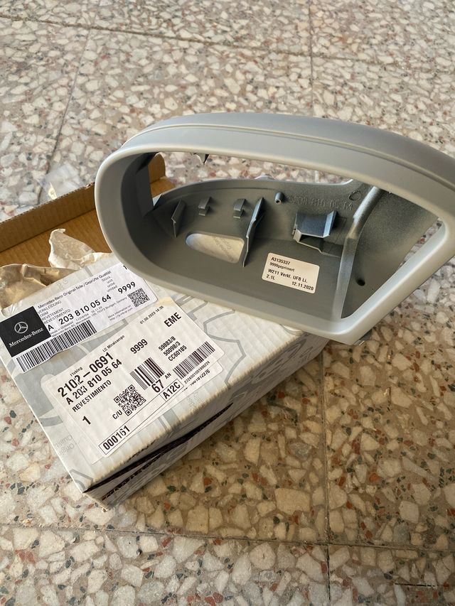 Alloggiamento dello specchietto sinistro Mercedes