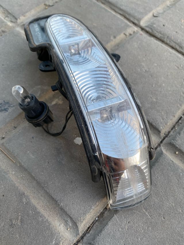 Alloggiamento dello specchietto sinistro Mercedes