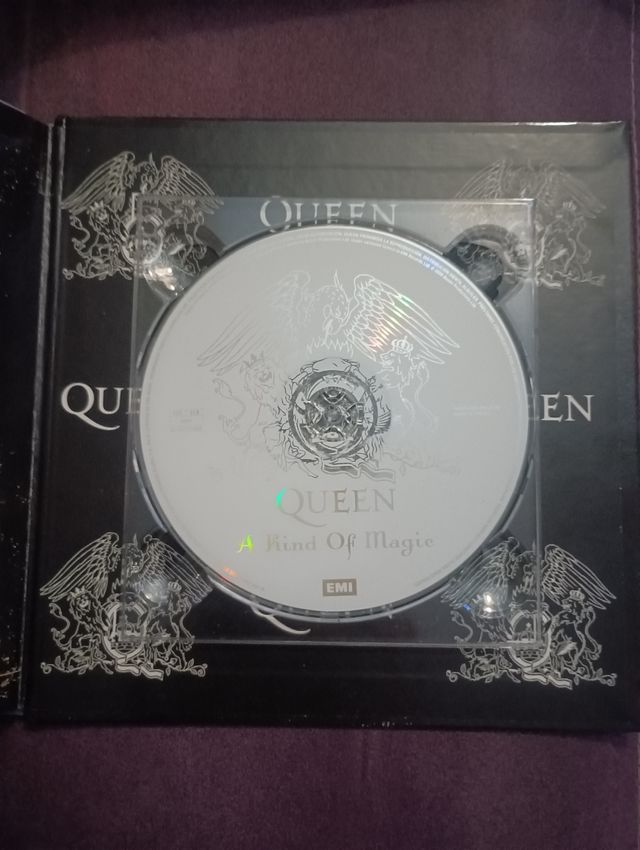 ÁLBUM CON CD QUEEN 1991