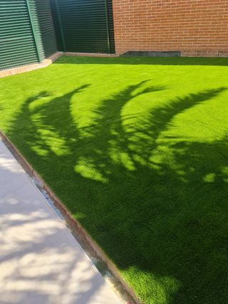 INSTALACION/MANTENIMIENTO CESPED ARTIFICI