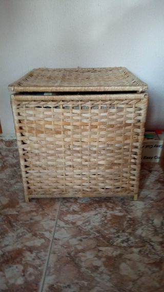 Cesta de mimbre con tapa