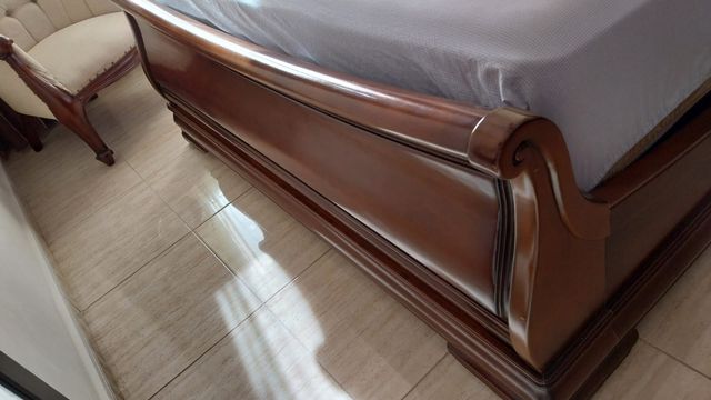 Cama madera maciza y somier de 150cm.