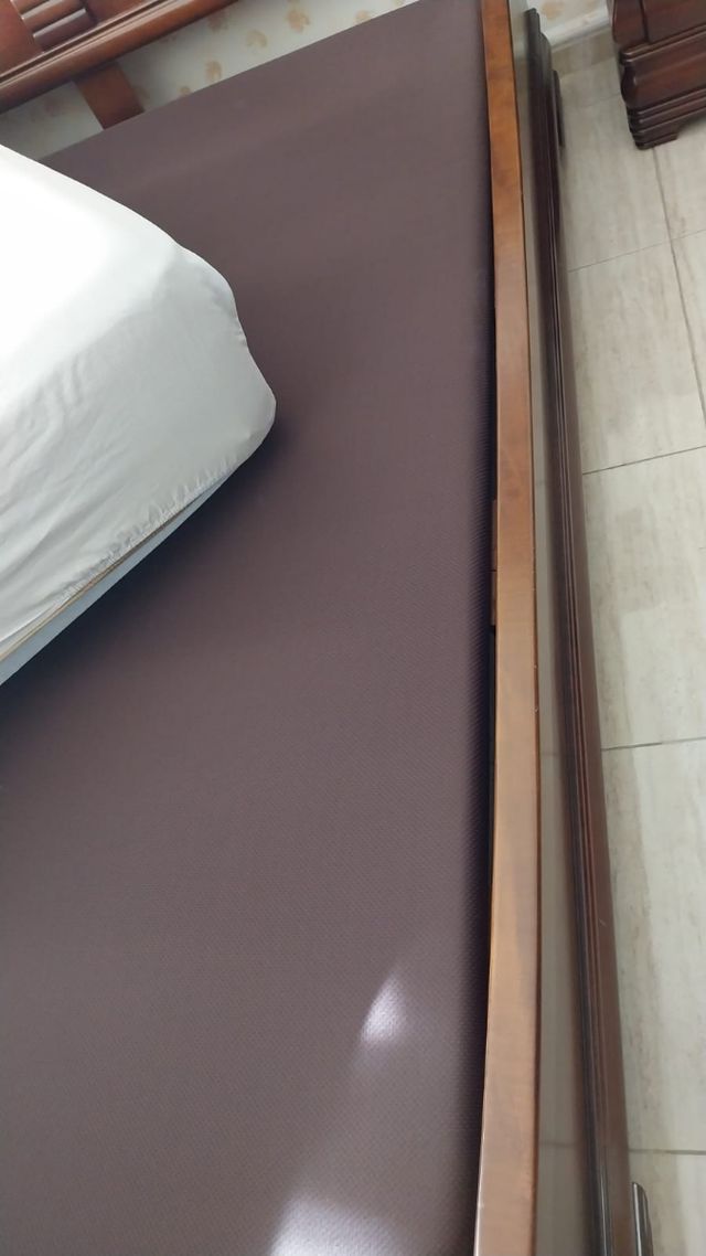 Cama madera maciza y somier de 150cm.