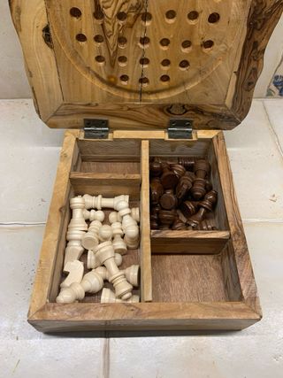 Tablero pequeño de ajedrez de madera de olivo