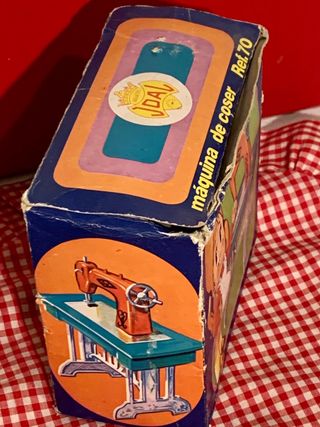 Juguete Vintage.Maquina de coser JOAL.