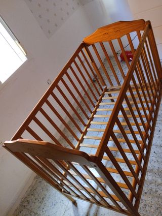 Cuna de madera