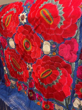 Mantón de Manila “Cinco Rosas”