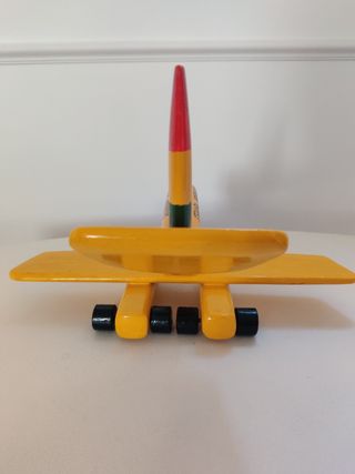 Avión de madera