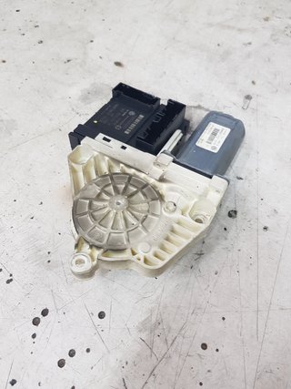 MOTOR ELEVALUNAS DEL IZQ