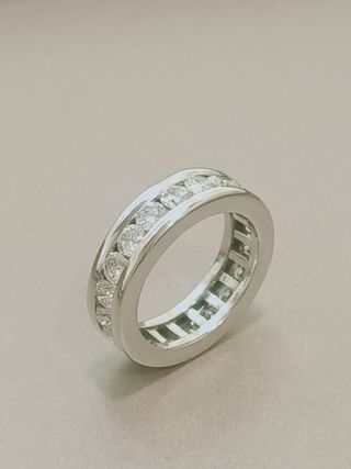 Anillo oro blanco con diamantes 