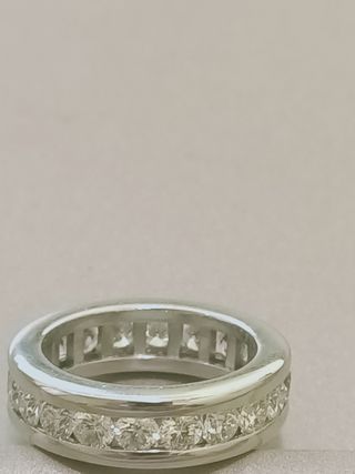 Anillo oro blanco con diamantes 