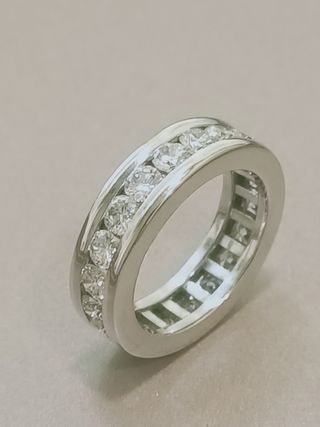 Anillo oro blanco con diamantes 