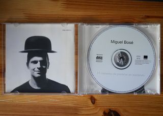 Miguel Bosé - 11 maneras de ponerse un sombrero