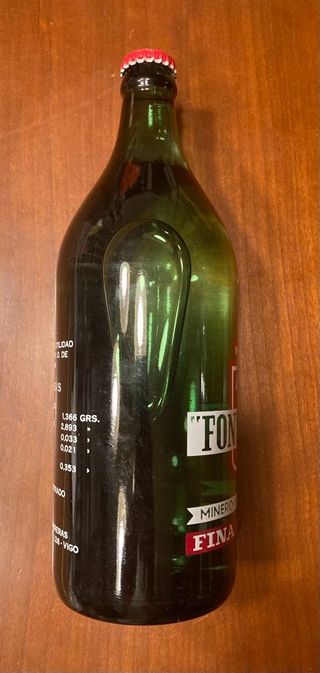 Botella antigua Fontenova con chapa