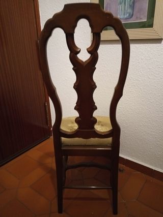 Silla de madera baja