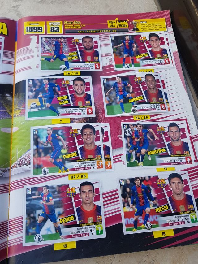 ÁLBUM DE CROMOS CASI COMPLETO