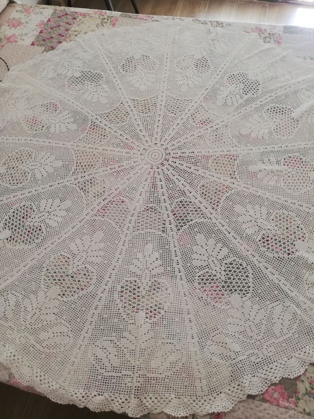 Mantel hecho a mano.