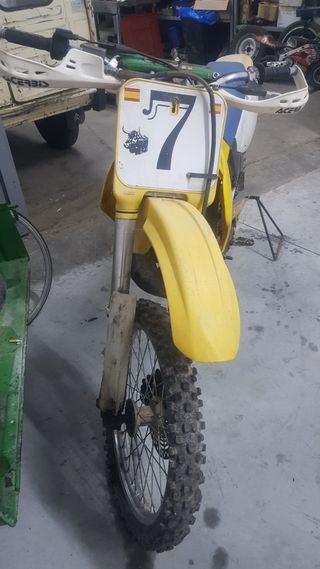 Moto Suzuki 250 RM año 1993.