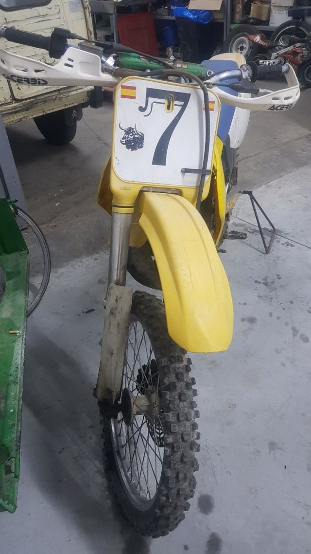 Moto Suzuki 250 RM año 1993.