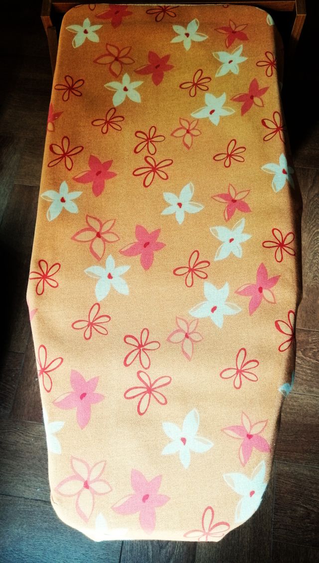 Asse da stiro a scomparsa, Legno di Noce