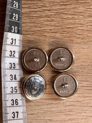 antiguos botones metal escudo