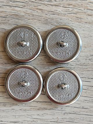 antiguos botones metal escudo