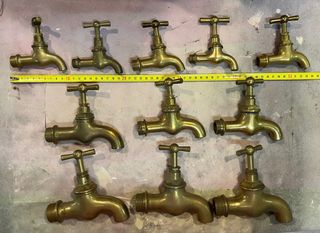 Grifos de latón. Antiguos