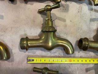 Grifos de latón. Antiguos