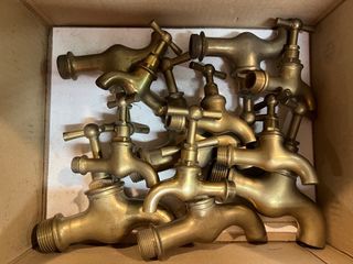 Grifos de latón. Antiguos