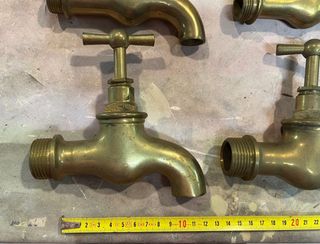 Grifos de latón. Antiguos