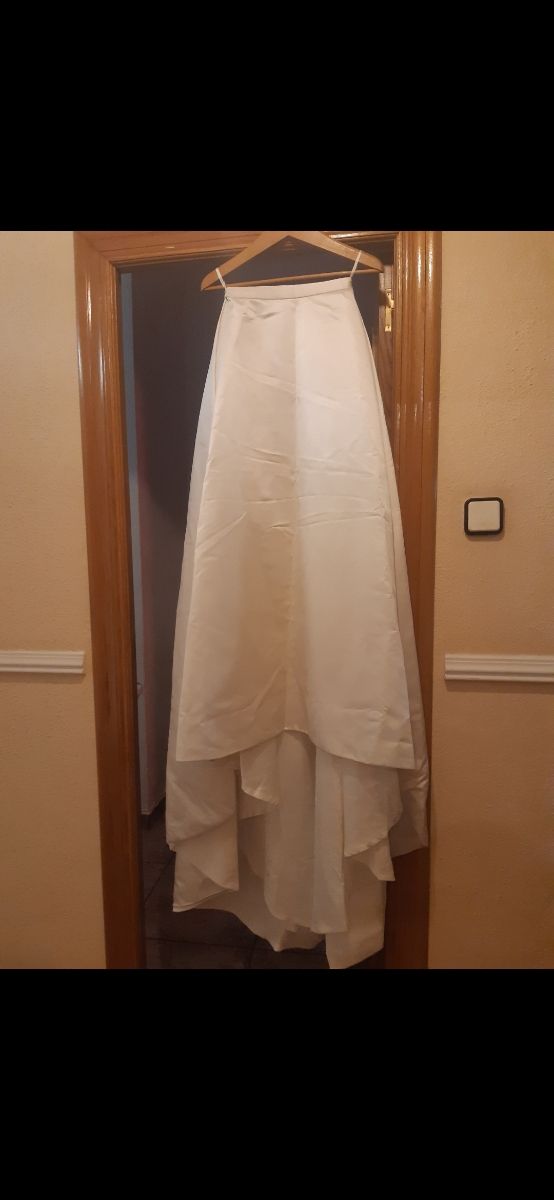 Traje de novia de dos piezas.
Sencillo y Elegante.